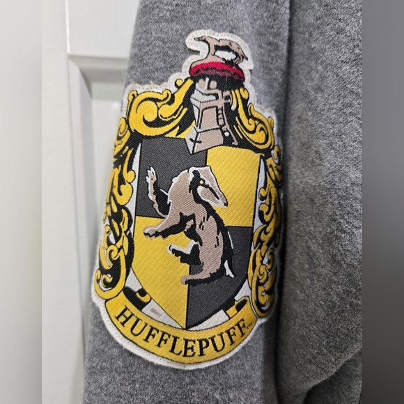 WIZARDING WORLD HARRY POTTER GREY LONG SLEEVE HUFFLEPUFF SWEATSHIRT UNISEX M - Picture 7 of 13